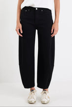 Load image into Gallery viewer, Graduate Jet Black Stretch Barrel Jean Black