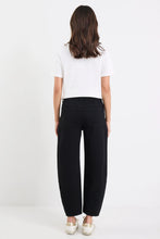 Load image into Gallery viewer, Graduate Jet Black Stretch Barrel Jean Black