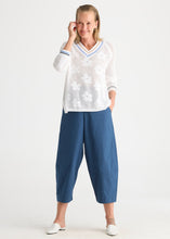 Load image into Gallery viewer, Floral Pointelle Vee White