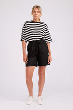 Load image into Gallery viewer, Bermuda Short Black
