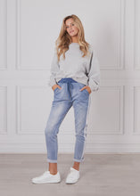 Load image into Gallery viewer, Boston Jogger Light