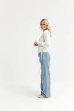 Load image into Gallery viewer, Lizzie Cardi Milk
