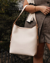 Load image into Gallery viewer, Audrey Bucket Bag Vanilla
