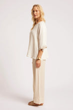 Load image into Gallery viewer, Maris Relaxed Splice Top White/Tusk

