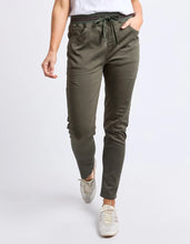 Load image into Gallery viewer, Sylvia Jogger Khaki
