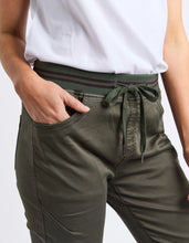 Load image into Gallery viewer, Sylvia Jogger Khaki
