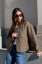 Load image into Gallery viewer, APEX MOCHA PUFFERJACKET

