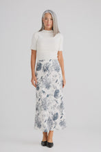 Load image into Gallery viewer, Rosette Slip Skirt
