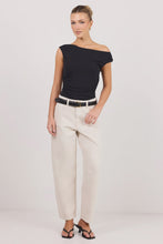 Load image into Gallery viewer, Tradition Ecru Stretch Soft Barrel Jean
