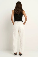 Load image into Gallery viewer, Campus Barrel Jeans Ecru

