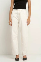 Load image into Gallery viewer, Campus Barrel Jeans Ecru
