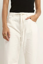 Load image into Gallery viewer, Campus Barrel Jeans Ecru
