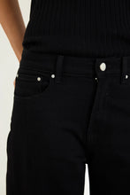 Load image into Gallery viewer, Graduate Jet Black Stretch Barrel Jean Black
