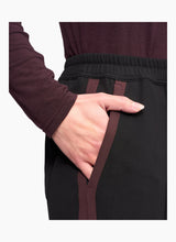 Load image into Gallery viewer, Bowie Pant Black/Raisin
