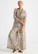 Load image into Gallery viewer, Relaxed Print Top Paisley
