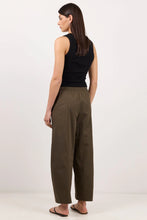 Load image into Gallery viewer, Transit Olive Pull On Waist Tie Barrel Leg Pants / Olive
