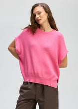 Load image into Gallery viewer, Sleeveless Crew Essential Rhubarb
