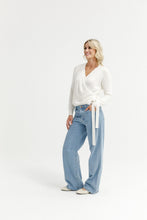 Load image into Gallery viewer, Lizzie Cardi Milk
