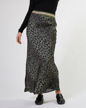 Load image into Gallery viewer, Bretta Skirt Khaki Leopard
