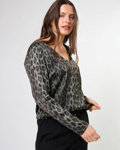Load image into Gallery viewer, Kelly Blouse Khaki Leopard
