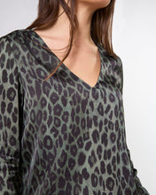Load image into Gallery viewer, Kelly Blouse Khaki Leopard
