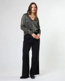 Load image into Gallery viewer, Kelly Blouse Khaki Leopard
