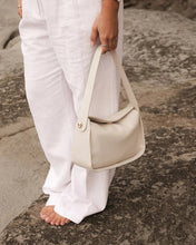 Load image into Gallery viewer, Maddie Shoulder Bag Vanilla
