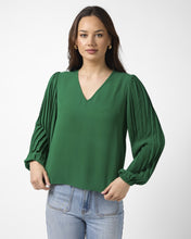 Load image into Gallery viewer, Sabine Blouse Parakeet Green
