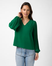 Load image into Gallery viewer, Sabine Blouse Parakeet Green
