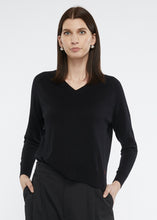 Load image into Gallery viewer, Z&amp;P Essential V Neck Black
